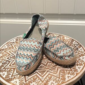 Sanuk Multicolor Zigzag Espadrilles Women’s size 7